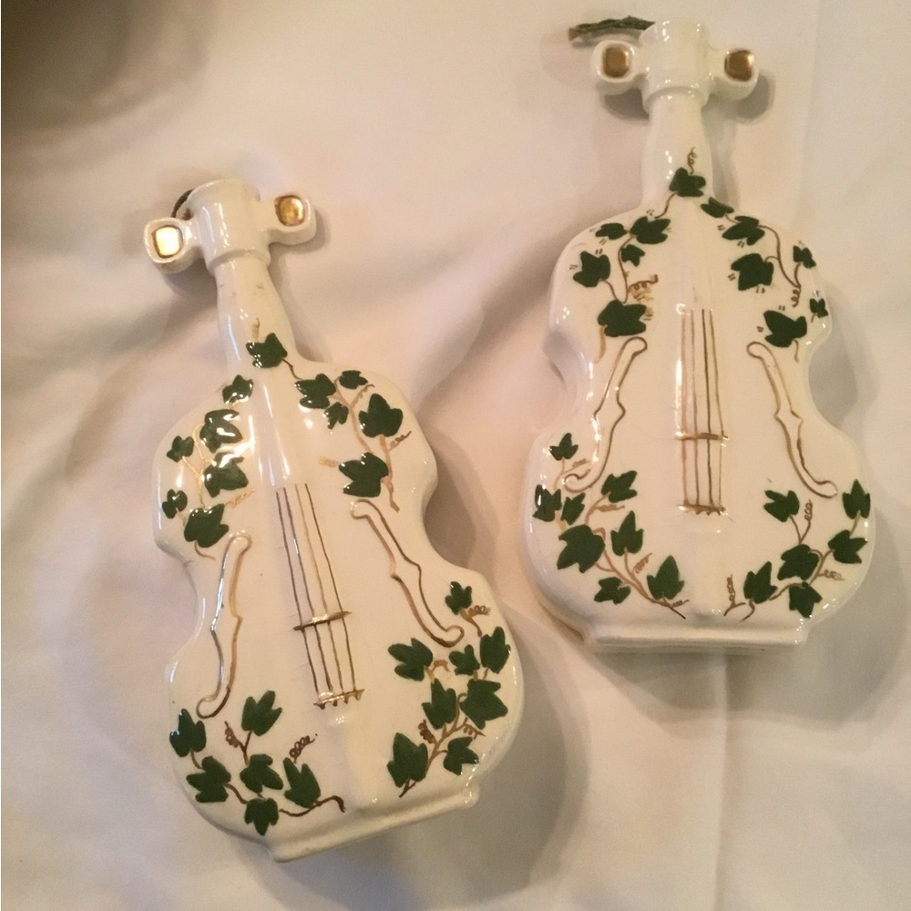 Vintage Elegant White and Green Violin Decor
